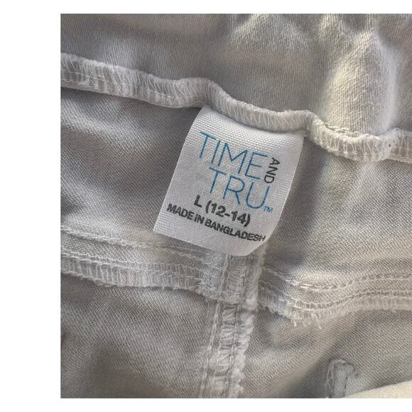 Time and Tru Womens Large Pull On Cuffed White Denim Shorts 5" Inseam - Picture 4 of 9